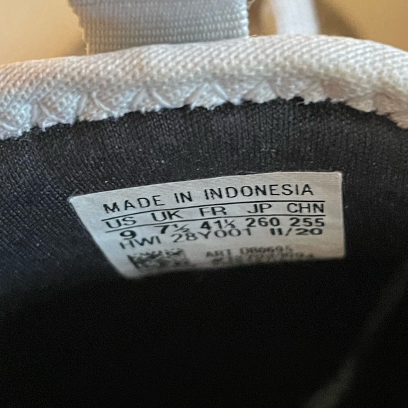 Ladies Adidas runners - Picture 2 of 3